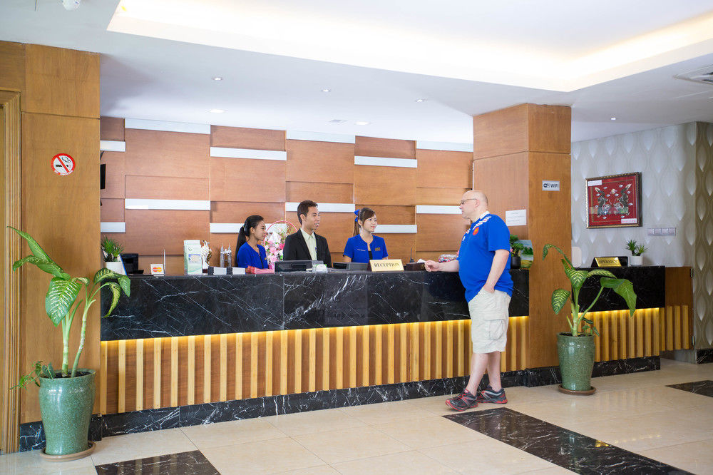 Uptown Hotel Янгон Екстериор снимка
