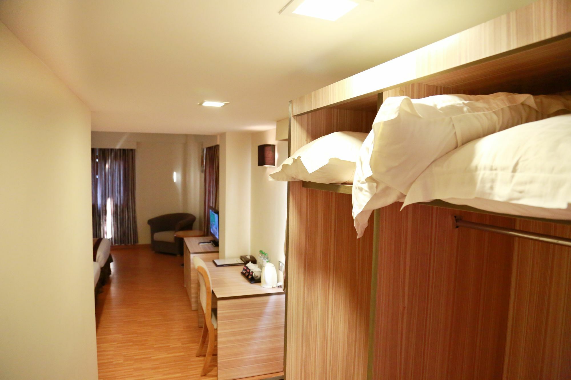 Uptown Hotel Янгон Екстериор снимка