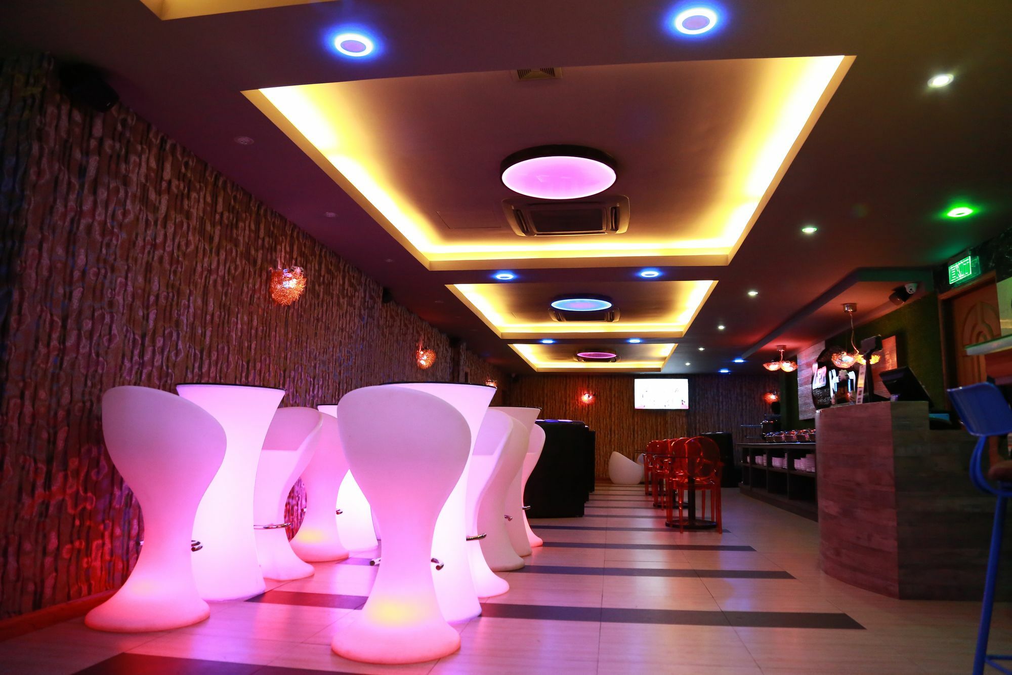 Uptown Hotel Янгон Екстериор снимка