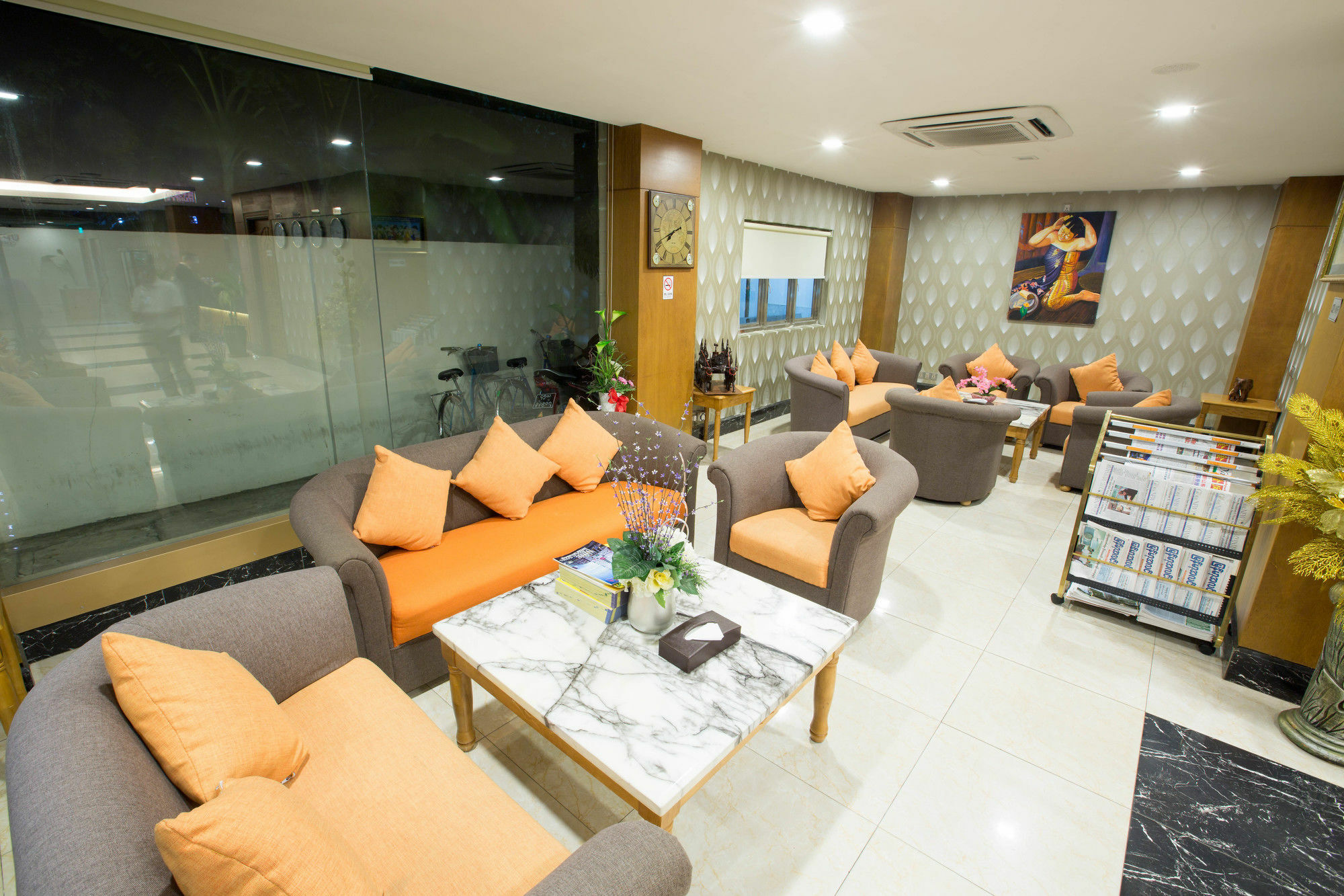 Uptown Hotel Янгон Екстериор снимка