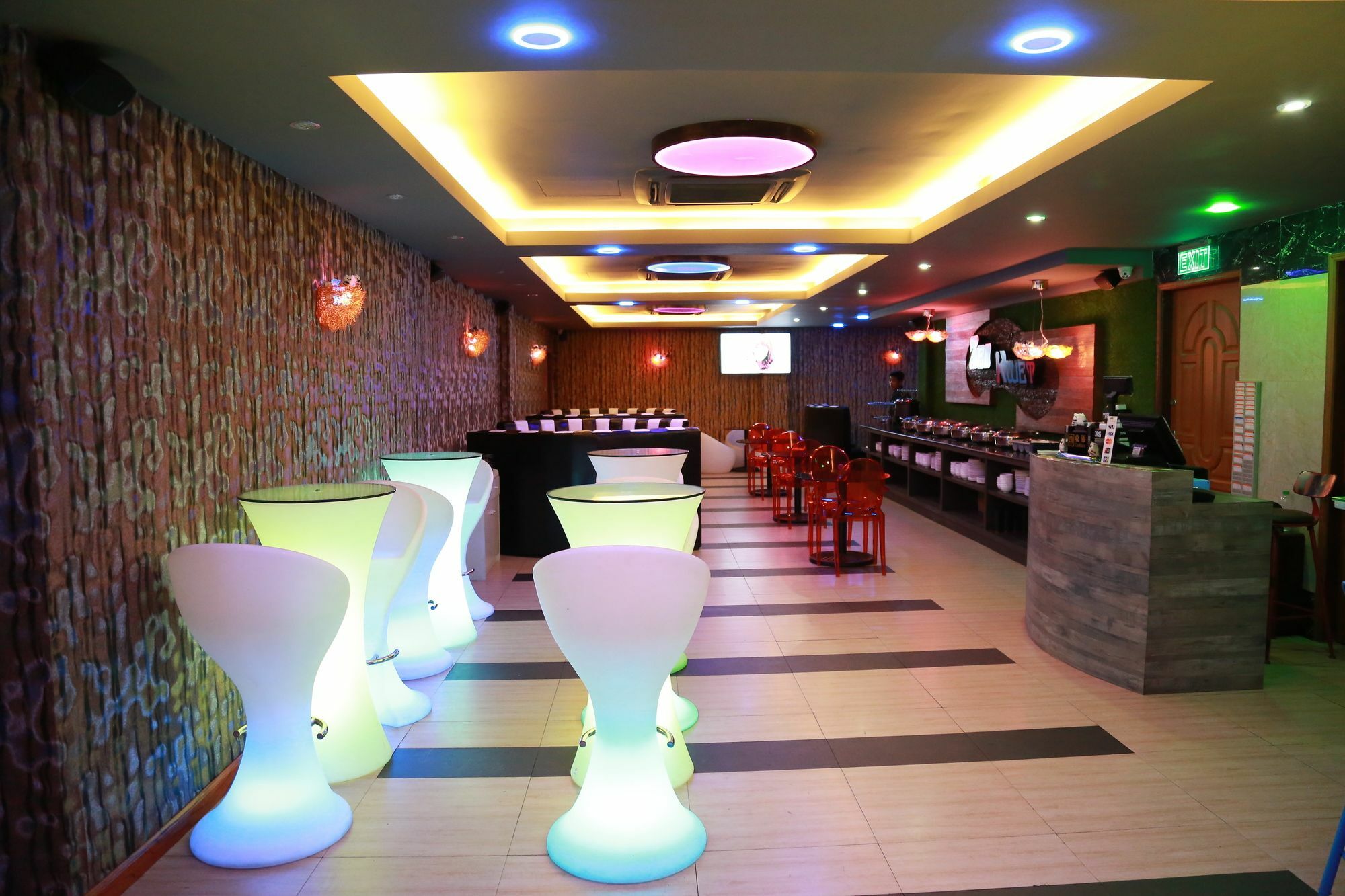 Uptown Hotel Янгон Екстериор снимка